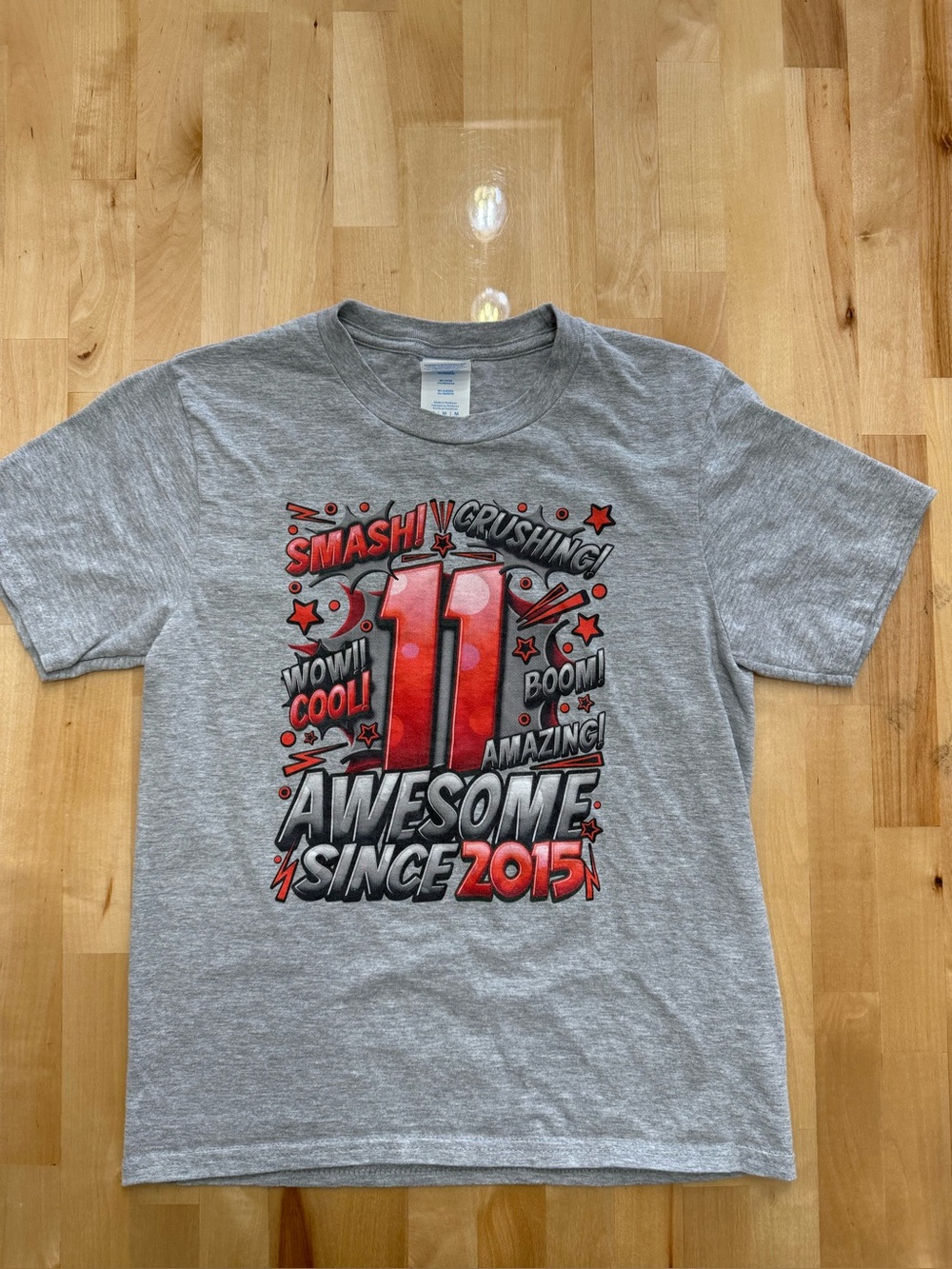 Boys 11th Birthday Shirt Gray Graphic Tee Size M “Awesome Since 2015” EUC